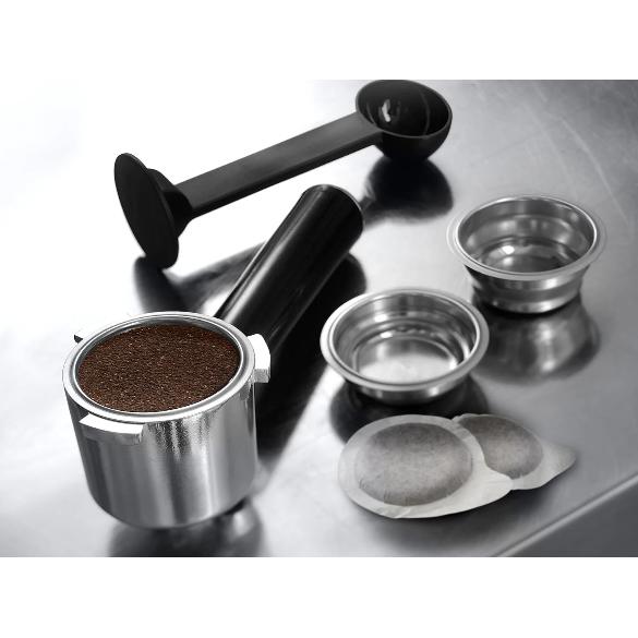 Máquina de café expresso e cappuccino manual Delonghi Dedica Style EC685.BK preta