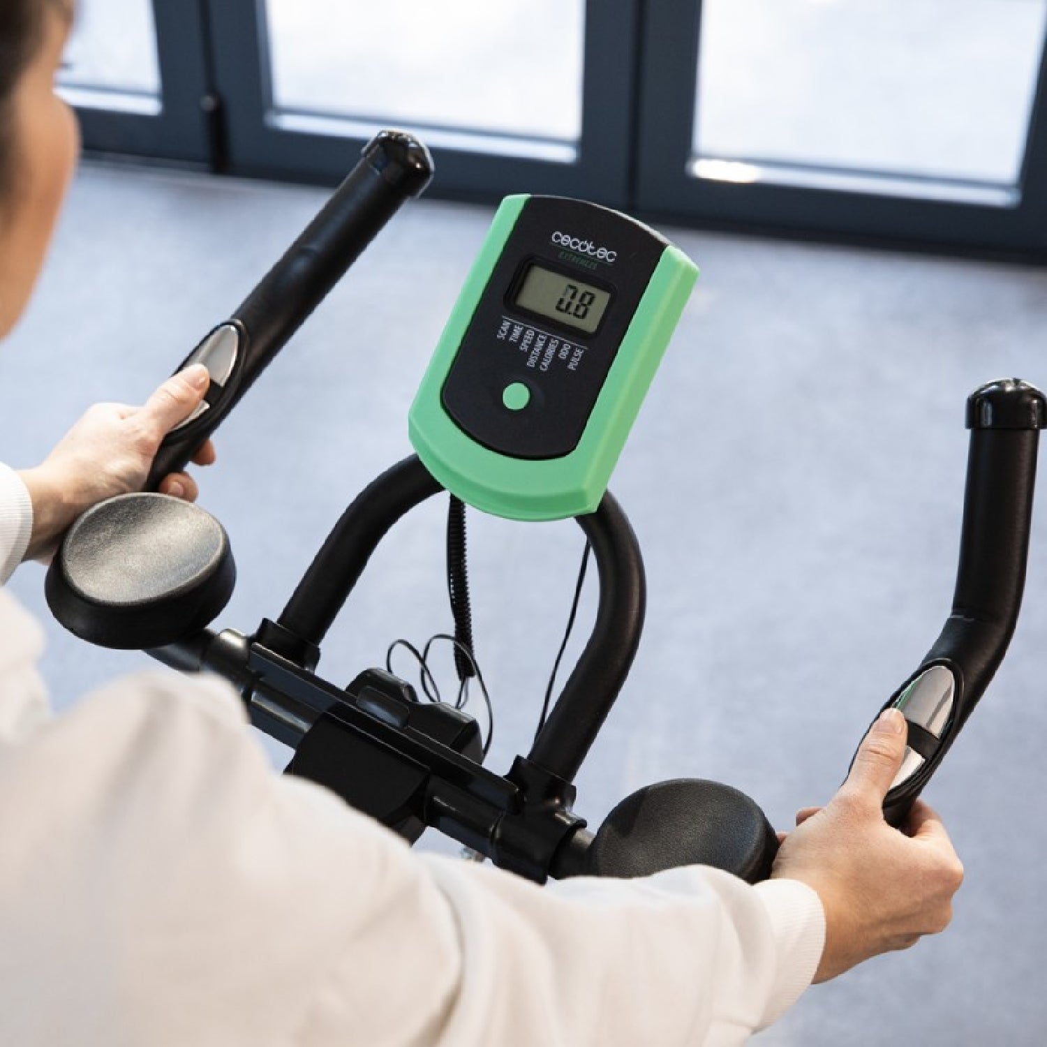 Cecotec Bicicleta Indoor Extreme 25 X. Volante De Inercia 25 Kg Estabilizadores Manillar De Triatlón Regulable Sillín De_3