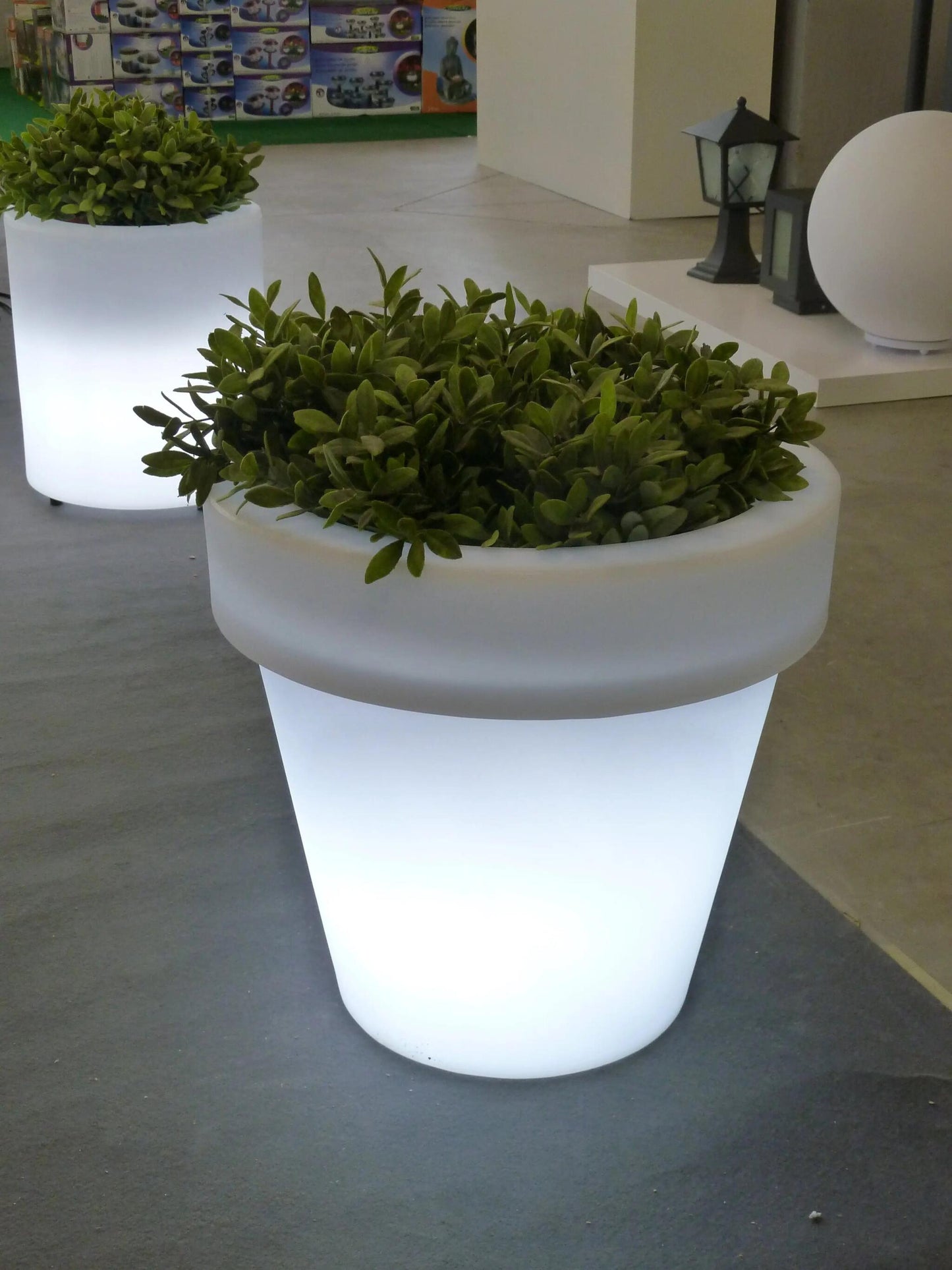 Macetero Magnolia / Ø57x57 Cm. / Blanco / Luz Fría Con Cable_4