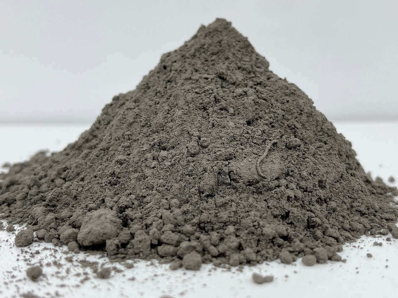 Basalto Y Humus | Enmienda Mineral Con Microbiota / Saco 20 Kg 15 L_0