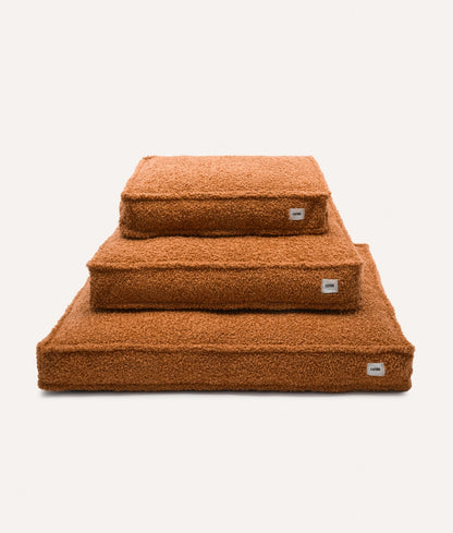 Cafide Cama De Material Reciclado Para Perro Con Tejido Estilo Borreguito Mostaza. Modelo Cuadra._4