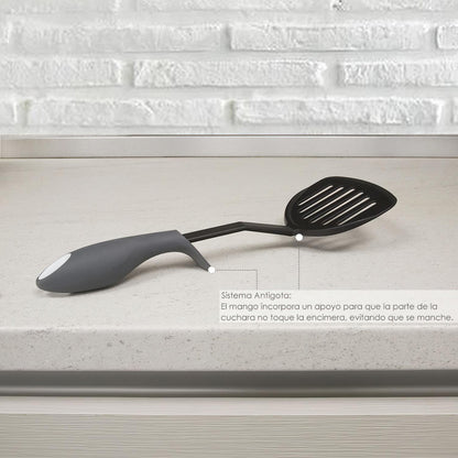 Espatula Rasera Cocina Nylon Con Mango Antigotas Engomado 34,5 X 11 Cm.