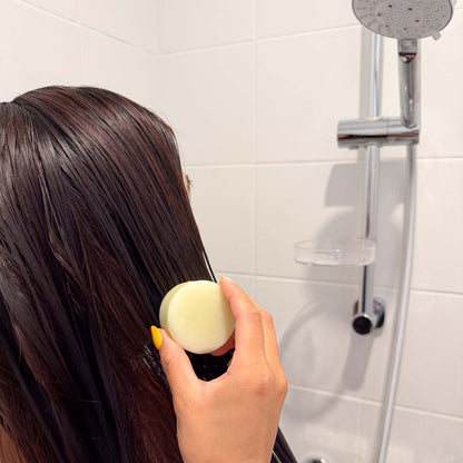 Acondicionador sólido con aceite de cáñamo Higo y Leche de Coco Comme Avant 50 g