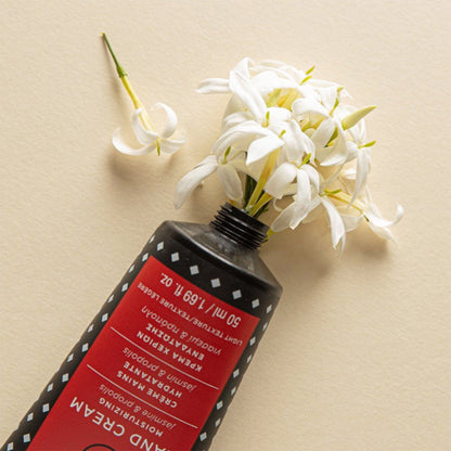 Creme de mãos com jasmim 50 ml + Cuidado dos lábios com groselha preta 4,4 g