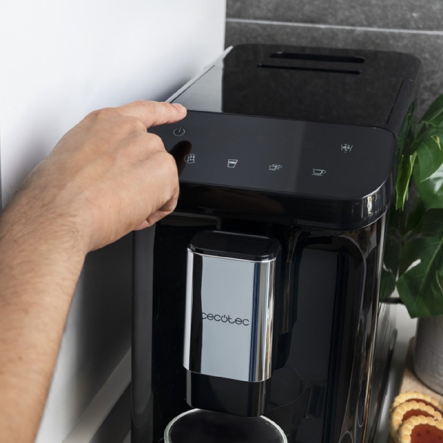 Cecotec Cafetera Superautomática Cremmaet Macchia Black_2
