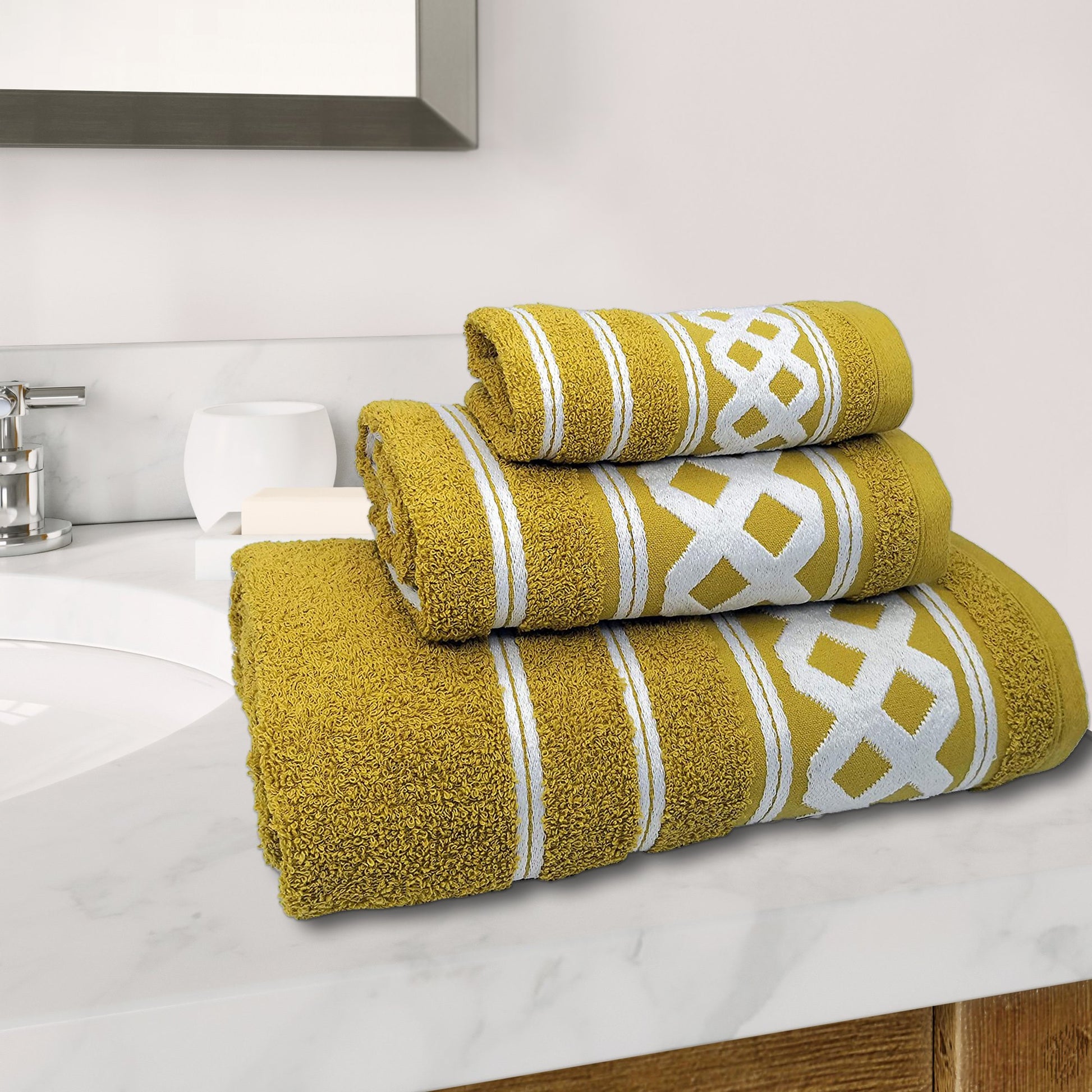 Juego De 3 Toallas De Baño De Algodón De Rizo 450 Gr/m2, De 50x30; 100x50; 150x100 Cm, Color Mostaza De La Colección Diamante