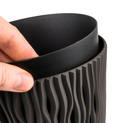 Maceta Redonda De Plastico Sandy Round En Color Gris 18,9 (largo) X 18,9 (ancho) X 16,5 (alto) Cm