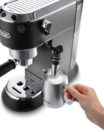 Máquina de café expresso e cappuccino manual Delonghi Dedica Style EC685.BK preta