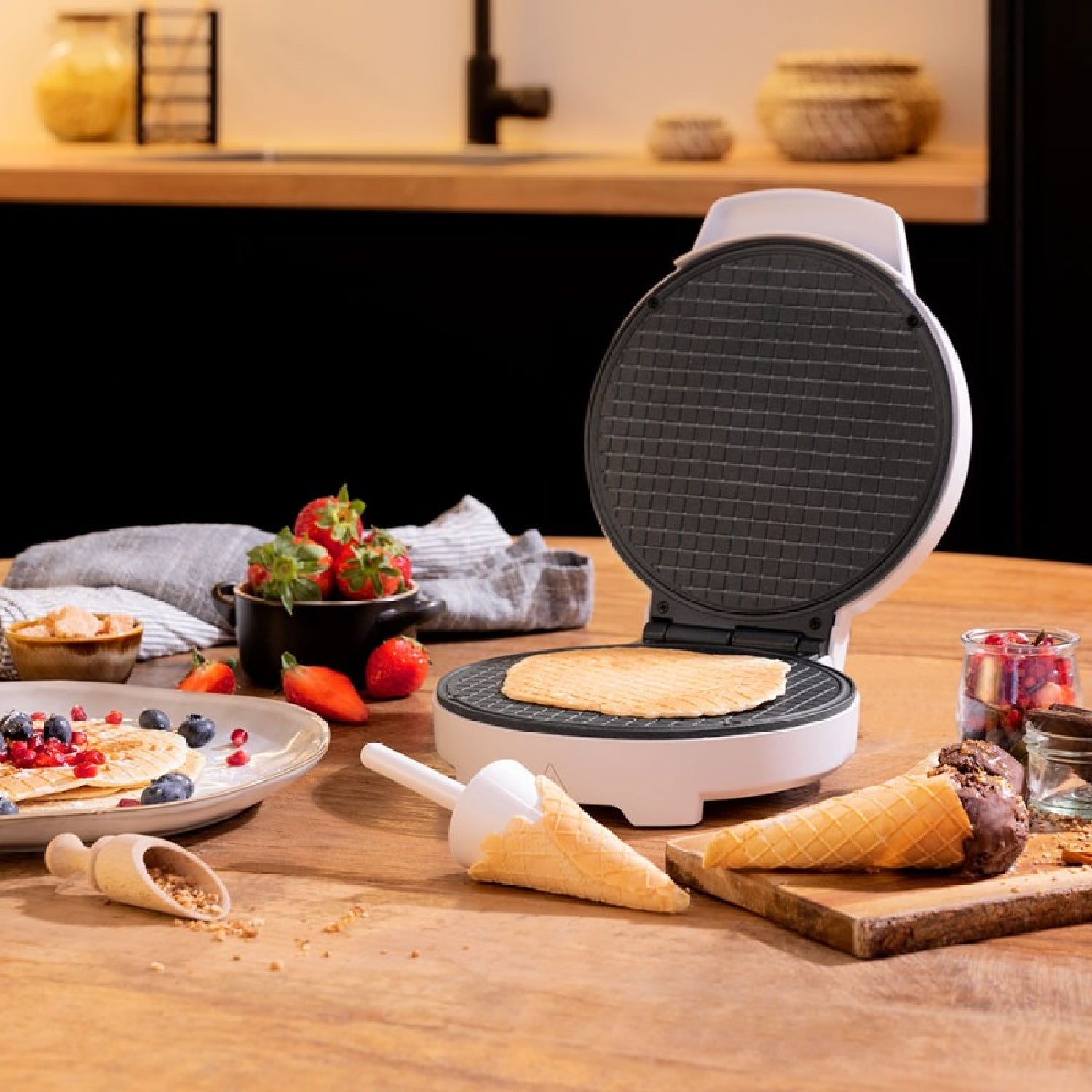 Gofrera Fun Gofrestone Rolls. 1000 W, Revestimiento Antiadherente, Acabados En Acero Inox, Ideal Para Preparar Conos De Helado Y Barquillos_2