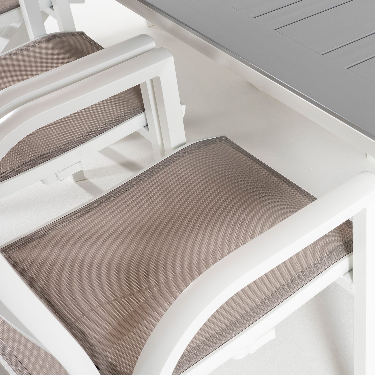 Conjunto De Jardín Mesa Extensible 215-295 Y 8 Sillones Apilables Y Reclinables Con Sistema Hidráulico Blanco_4