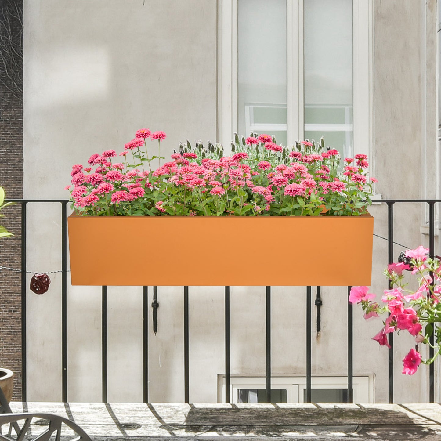 Outsunny Jardinera Colgante De Acero Con 2 Ganchos Ajustables 91x35x24 Cm Marrón_1