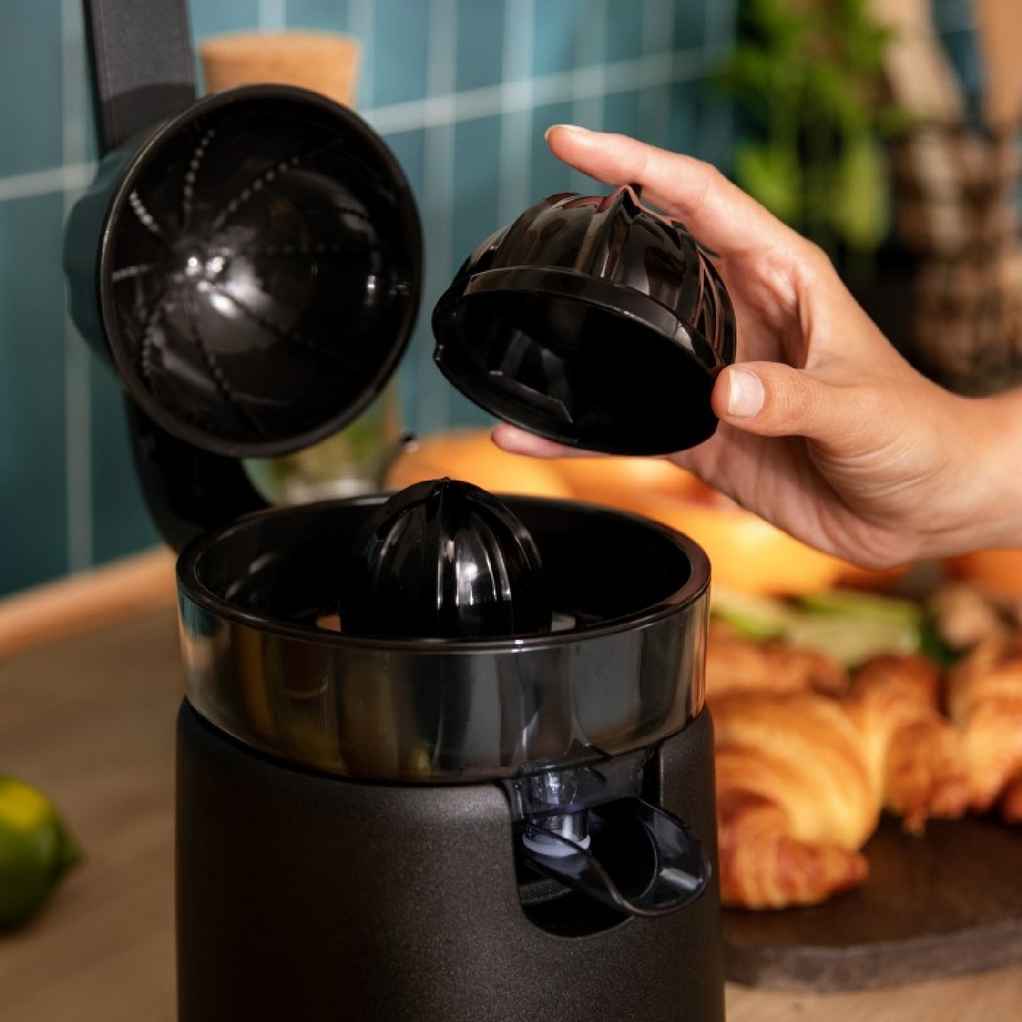 Cecotec Exprimidor Eléctrico De Brazo Essentialvita Hyden 120_3
