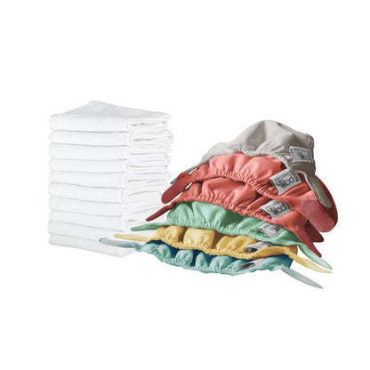 Pack de 16 fraldas laváveis ​​para recém-nascidos, com 6 capas e 10 pensos. Fechar Pais