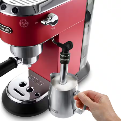 Máquina de café expresso e cappuccino manual Delonghi Dedica Style EC685.R vermelha