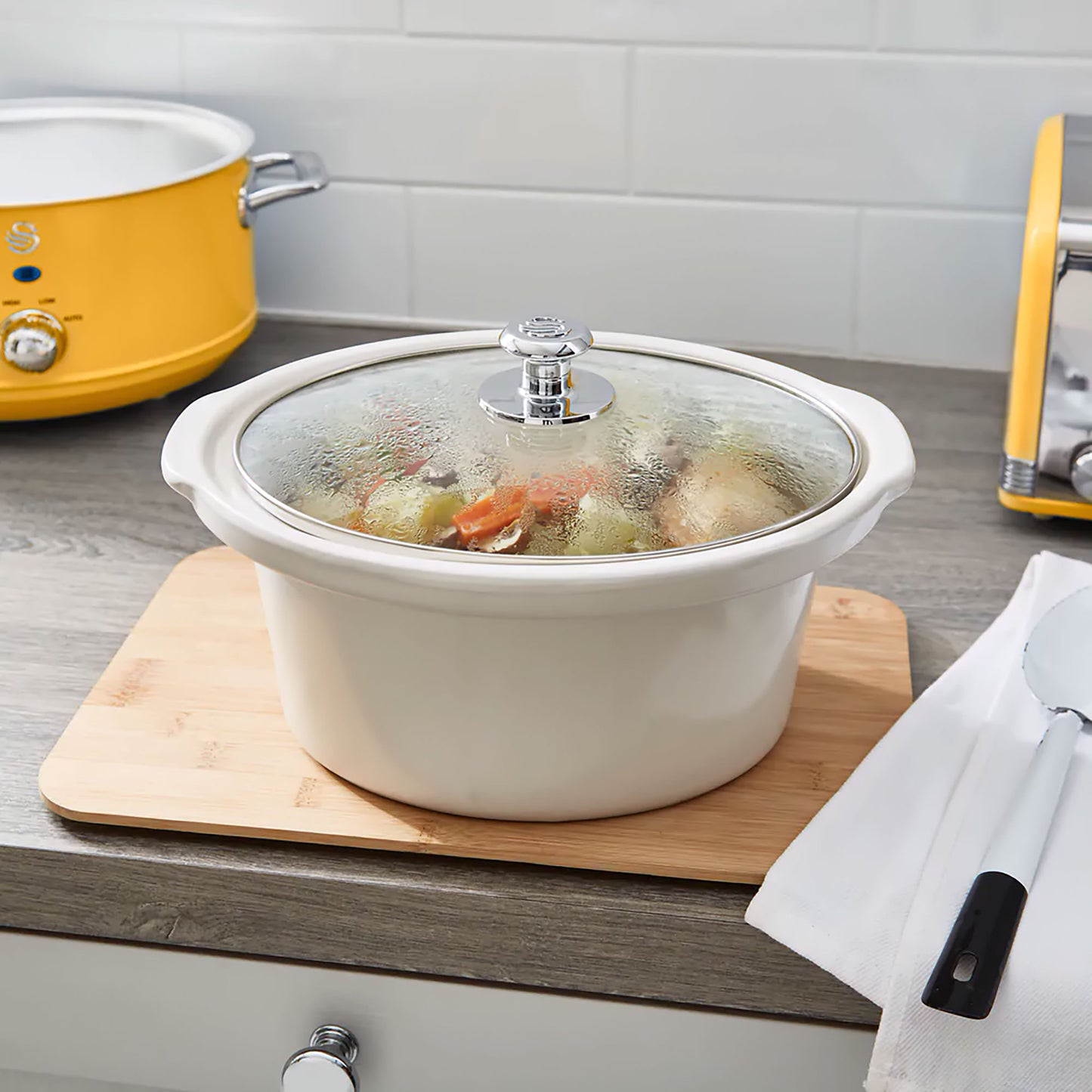 Swan Retro Olla Cocción Lenta, 6,5l, Recipiente Extraíble Antiadherente Cerámica Libre Pfoa, Sf17031yelneu, Amarillo_2