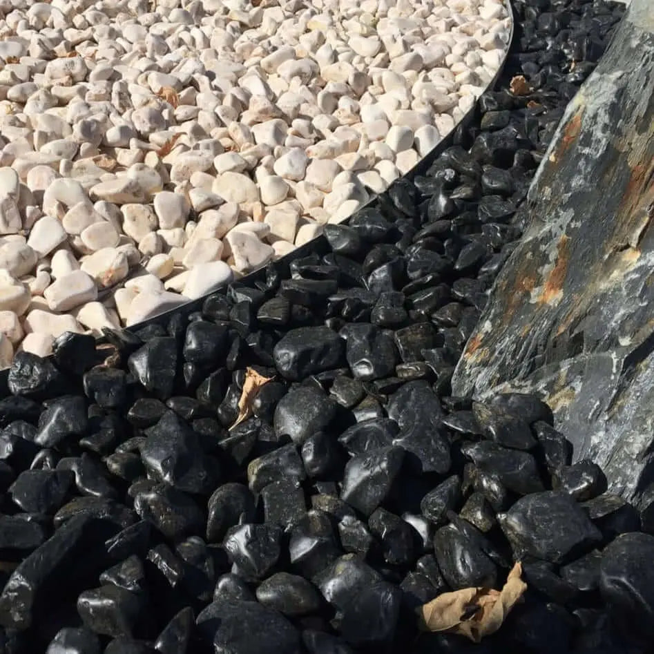 Canto Rodado Negro Pulido / Saco 20 Kg. / 12-24 Mm_2