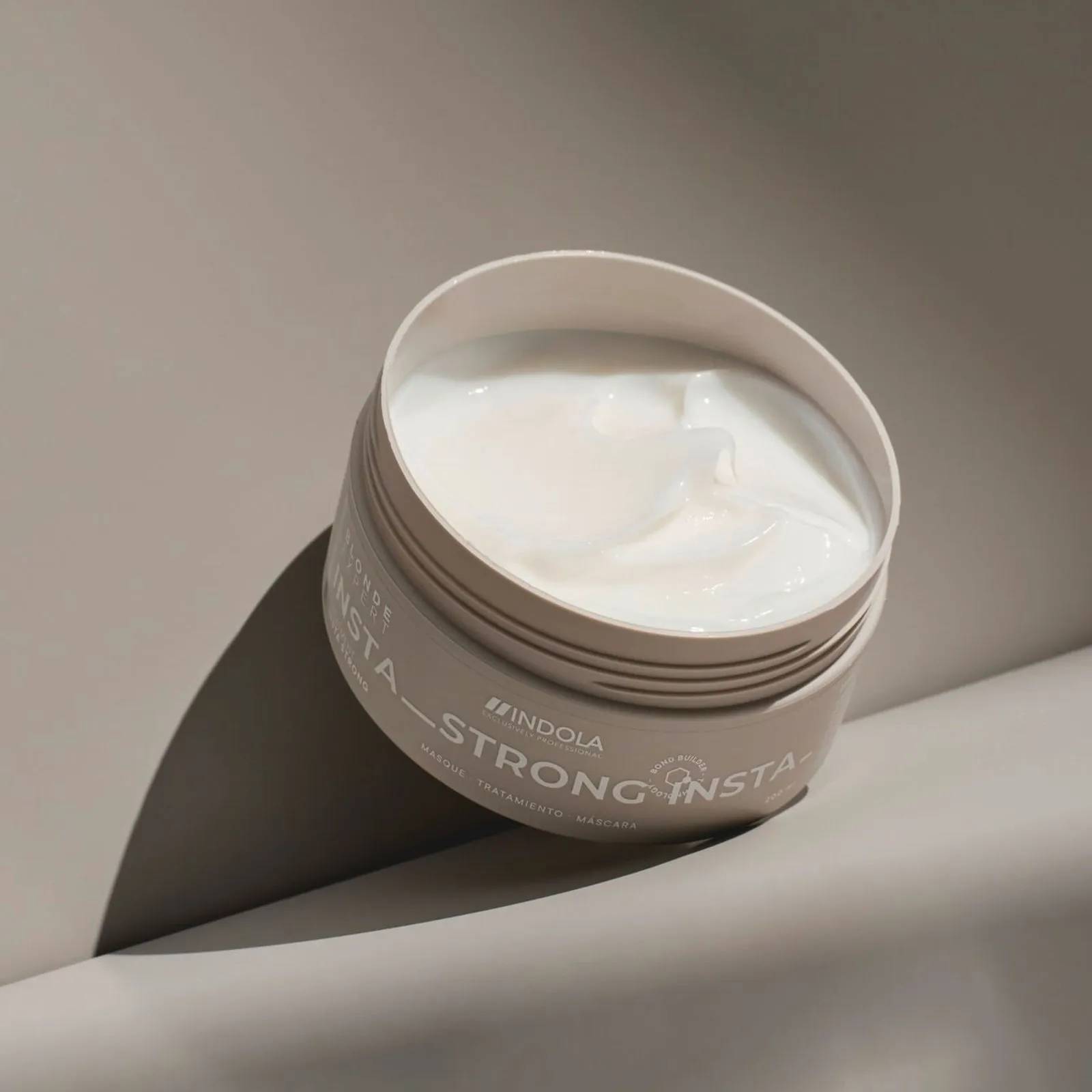 Indola Instastrong Mascarilla Fortalecedora Profesional Para Rubios Dañados 200ml_1