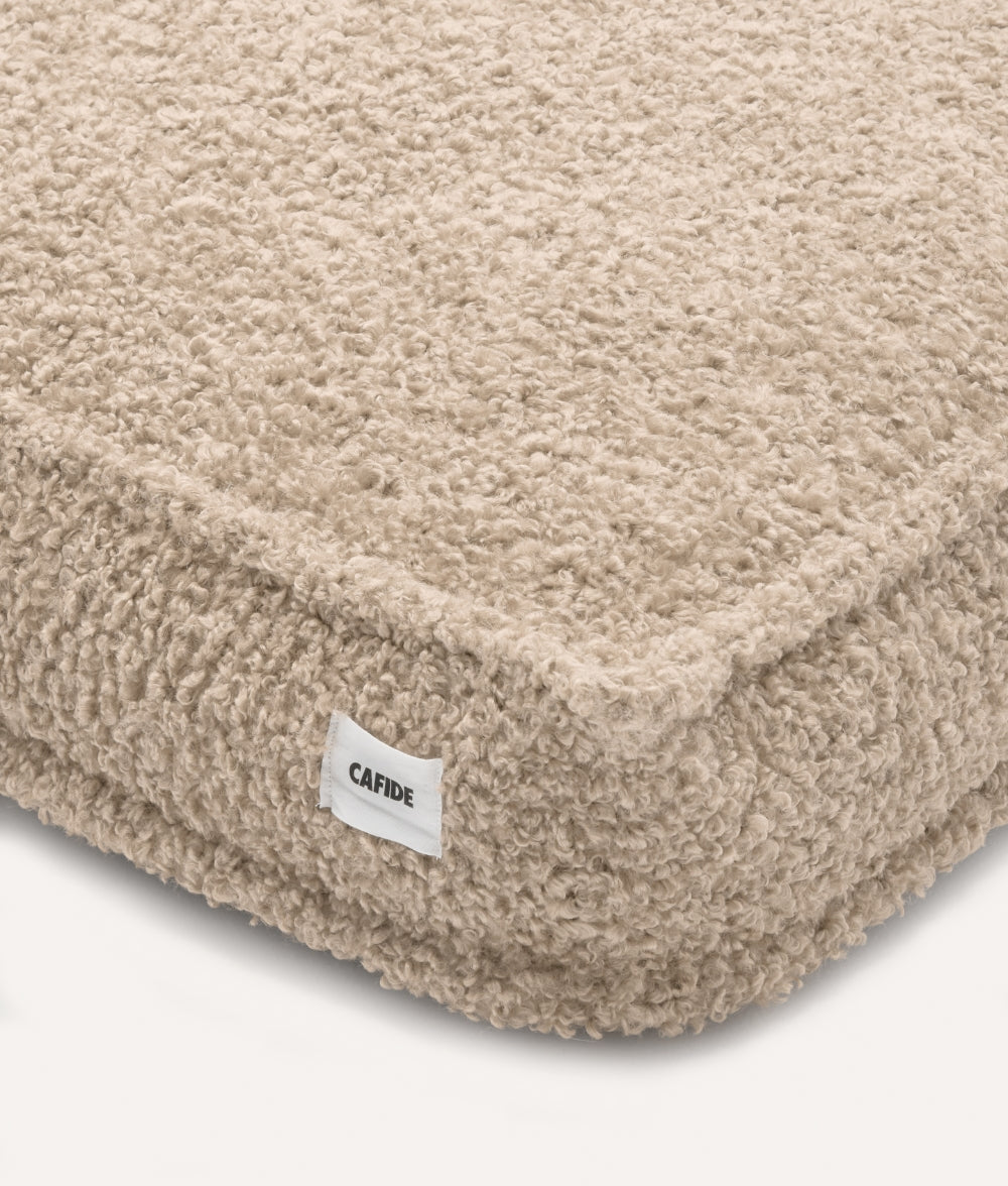 Cafide Cama De Material Reciclado Para Perro Con Tejido Estilo Borreguito Beige. Modelo Cuadra._1