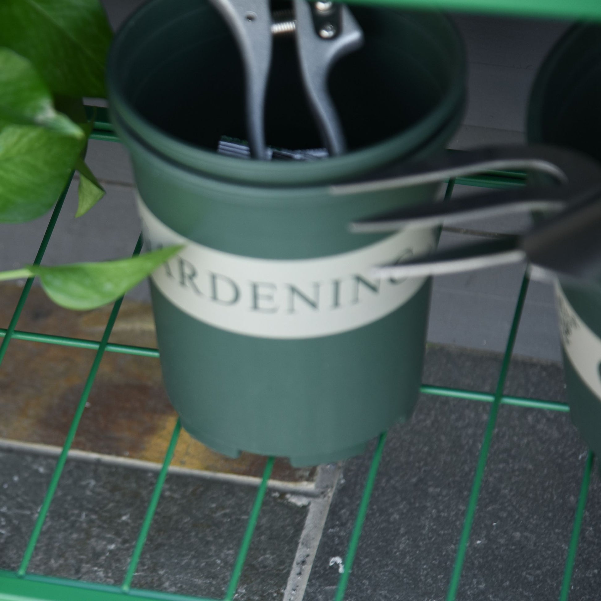 Outsunny Jardinera Elevada De Metal Con Ruedas Para Cultivo Plantas Flores Verde_3